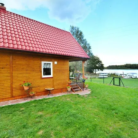 Large Holiday Home With A Lake View Kosierzewo