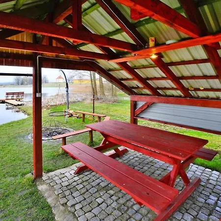 Large Holiday Home With A Lake View Kosierzewo