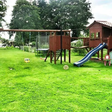 Home, Ostrowiec Slawienski Сasa de vacaciones *